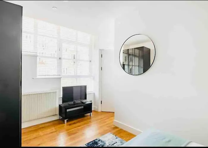 Canary Wharf Luxury Apartment