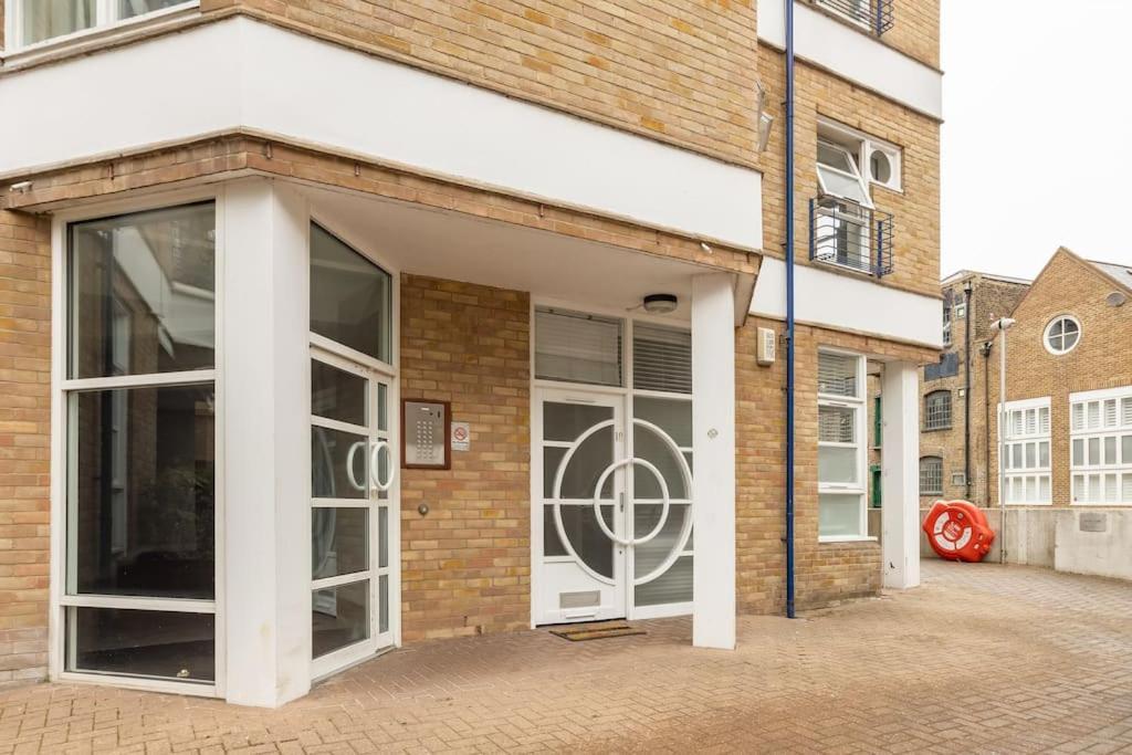 Canary Wharf Luxury Apartment London