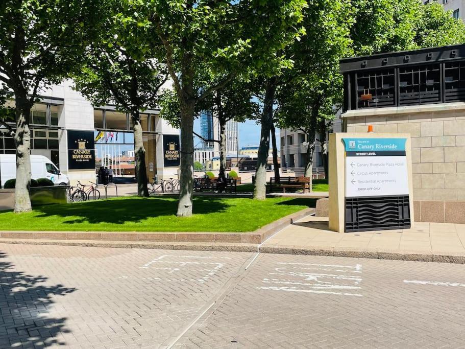 Canary Wharf Luxury Apartment London